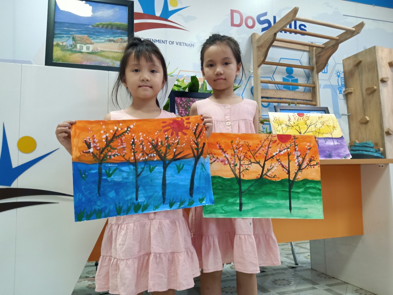 Hình ảnh cho tin tức KHAI GIẢNG CLB VẼ NGHỆ THUẬT TRÍ TUỆ VIỆT